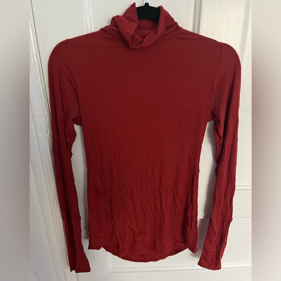 Lululemon Magma Red Turtleneck - Picture 1 of 4